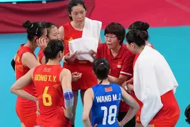 郎平对中国女排表现很吃惊：回去要和大家聊一聊图片