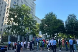 重庆小姐弟坠亡案开庭，起诉书：父亲张某与女友多次共谋伺机杀害图片
