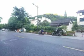 特写 | 莲花峰下电瓶车家庭：一家五口四辆车，他们靠此抵达杭州的四面八方图片