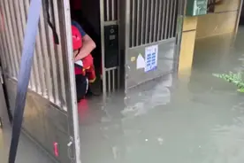 一线消防员就餐 老板娘“彪悍”免单图片
