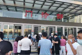 从转移上万患者到七日内复诊，“亚洲最大医院”是如何应对洪水的？图片