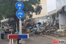 石家庄市新华区开展私搭乱建违章建筑集中拆除行动图片