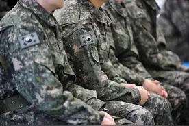 韩国士兵中暑身亡，其母发文质问：如果孩子父母是高官，还会出现同样的结果吗？图片