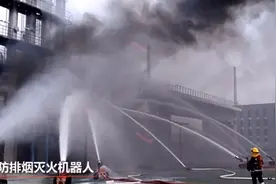 拾光｜90后小伙爱上“机器人”，三年研发20多种智能机器人图片