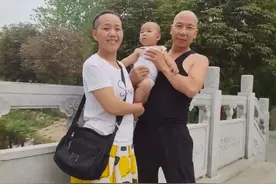 可爱又心疼！穿垃圾袋跳芭蕾的河北“光头哥”火了图片