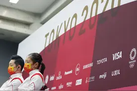 乒乓球——许昕/刘诗雯获混双亚军图片