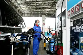 油价迎来年内第二次下调，这一因素对油价产生利空打压图片