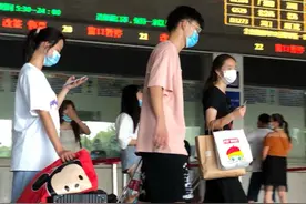 武汉27日停运车次公布，高铁动车停运数减少，机场航班恢复正常图片