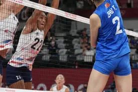 中国女排负于美国，场馆外数面五星红旗令人动容图片