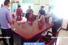 六安：离家三十年终于重逢 母女抱头痛哭图片