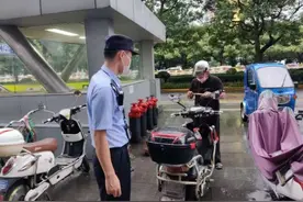 警官，我要报警！停妥的电动自行车不见了图片