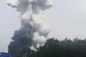 德国拜耳公司勒沃库森工厂发生爆炸图片