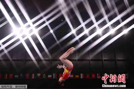 体操女团决赛中国队名列第七 紧张导致发挥欠佳图片