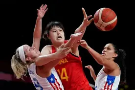 女篮奥运开门红，姚明现场督战图片