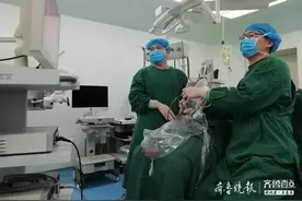 巨大脑脓肿患儿昏迷入院，济医附院微创成功救治图片