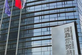 鸿星尔克走红之后：总部大楼门口网红扎堆直播，前台电话被打爆图片