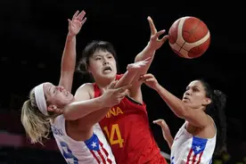 中国女篮奥运开门红：大胜波多黎各42分，姚明现场督战图片