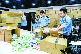 捣毁收药“黑窝点”图片