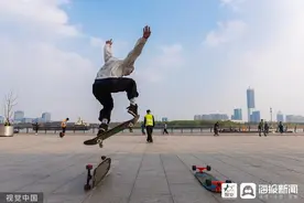 曼曼看奥运丨从街头走向奥运，滑板进入主流运动图片