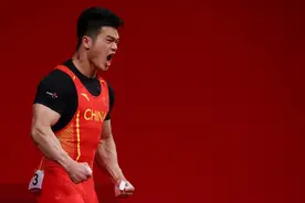 他来了，他举了，他赢了！石智勇拿下举重73公斤级金牌图片