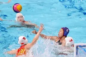 “日本选手，在我身上游得开心吗？”图片