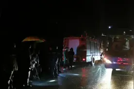 山东临沭县龙门水库坝体中段土方滑落 下游2800人紧急撤离图片