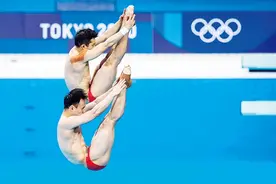 中国队时隔9年再度摘得男子双人3米板金牌成功背后是难忍的痛图片