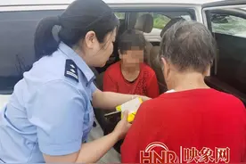 快速通道上突发车祸 鹤壁民警现场搭建“生命通道”图片