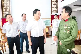 蔡锦军走访慰问驻市部队及退役军人，勉励他们为北海高质量发展作出新时代贡献图片