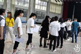 曲靖家长注意了！预计8月初开始接种12岁至14岁人群的第一剂新冠疫苗图片