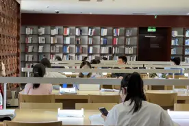 一呼百应丨图书馆未闭馆先关空调？拨通12345图片