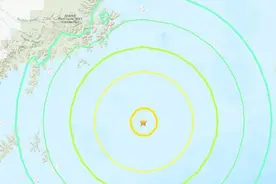 美国阿拉斯加半岛附近发生8.2级地震 震源深度46.7千米图片