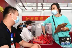 合肥：回迁居民选新房图片
