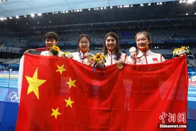 17岁广东小将汤慕涵首战奥运夺金图片