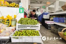 12岁少年连续2年帮妈妈摆摊：妈妈腰不好 希望她少累点图片