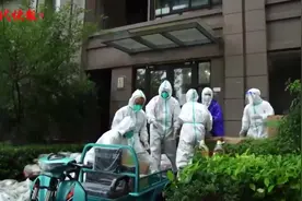 南京禄口这位退伍老兵“太恩正”！拿出10辆新车组了支电动三轮服务队图片