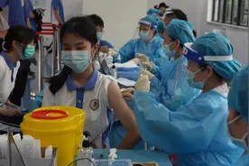 记者现场直击！深圳12-17岁人群新冠疫苗开打视频封面
