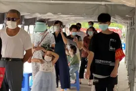 孩子长大了！一群“00后”在抗疫一线助力核酸检测图片