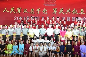 "军歌嘹亮"迎"八一"建军节军民联欢晚会图片