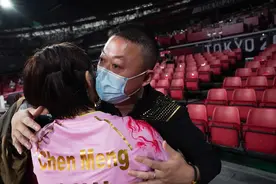 深一度｜陈梦和马琳紧紧相拥，背后是多少国乒的动人故事图片