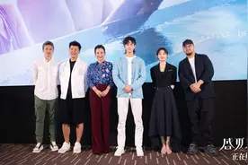 《盛夏未来》今日上映，张子枫吴磊点亮勇气未来图片
