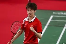 东京奥运会羽毛球女子单打：陈雨菲与何冰娇会师半决赛图片
