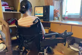 “怀孕4个月时，还在24小时连班”脑干出血后全身瘫痪的王医生，没去告医院，而是做了这件事图片