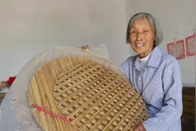 阜阳八旬老人照顾婆婆60载 婆媳情深传佳话图片