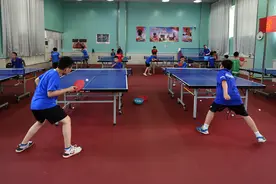 全民健身——乒乓少年暑假挥拍图片