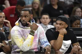 湖人目前有7位全明星 NBA从未有过7位全明星为同一队出战的情况图片