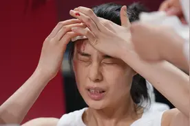 “头开了”又怎样？王思雨带伤奋战成女篮赢球最大功臣图片