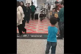 小朋友的友谊有多甜，网友：我全程姨母姑父笑……图片