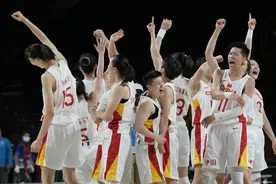 东京奥运会：李月汝终场罚球绝杀 中国女篮76:74险胜澳大利亚图片