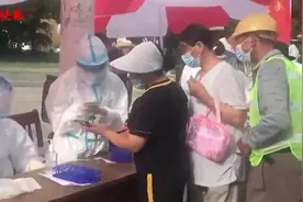 来自封控区里的视频博主自述：实拍南京䘵口居民生活日常图片